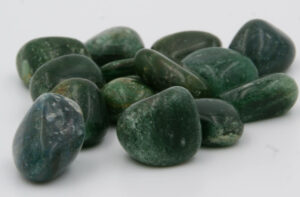 Aventurine verre pierre roulée disponible dans notre boutique Le Monde des Stones à Charroux
