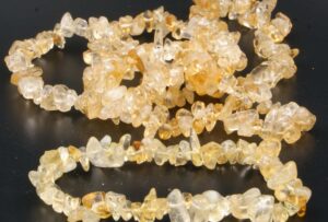 Bracelet baroque citrine disponible dans notre boutique le monde des stones à charroux