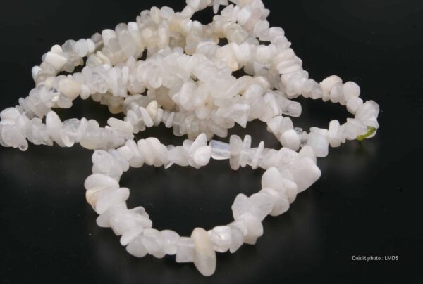 Bracelet baroque pierre de lune disponible dans notre boutique le monde des stones à charroux