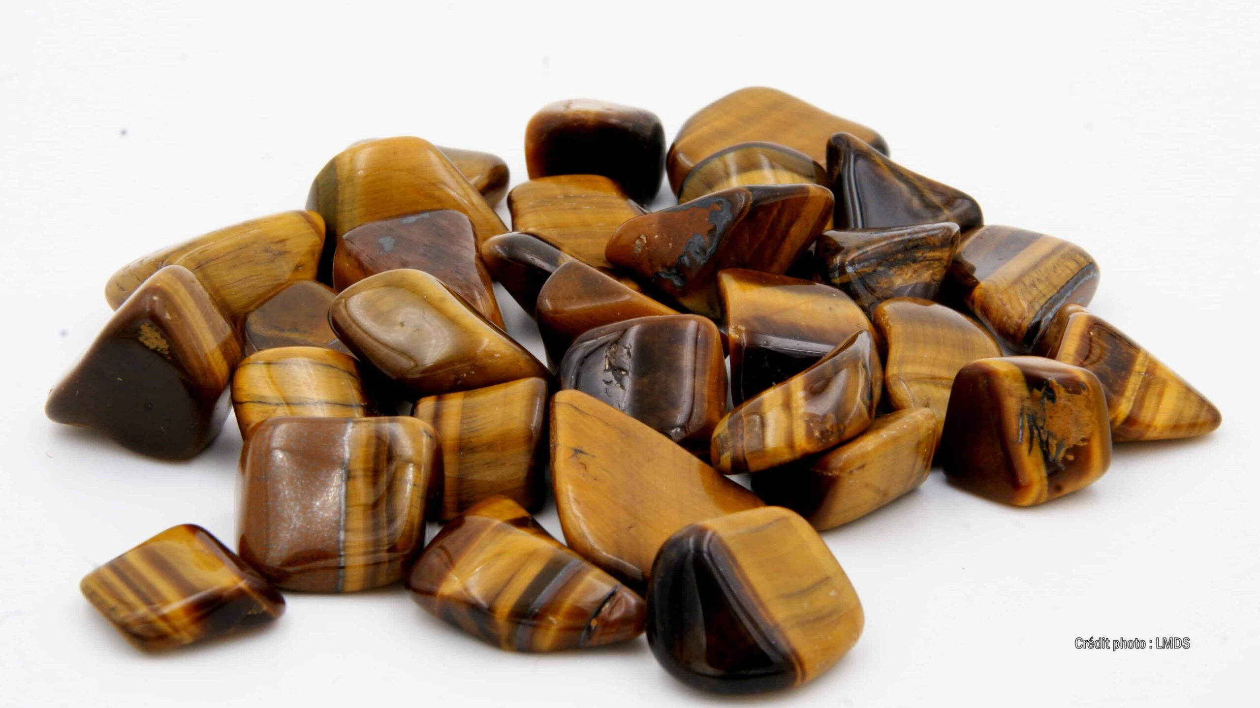 pierre roulée oeil de tigre disponible dans notre boutique le monde des stones à charroux