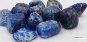 Lapis lazulli pierre roulée disponible dans notre boutique le monde des stones à charroux