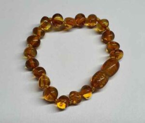 Ambre Bracelet bébé disponible dans notre boutique Le Monde des Stones à Charroux