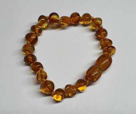 Ambre Bracelet bébé disponible dans notre boutique Le Monde des Stones à Charroux