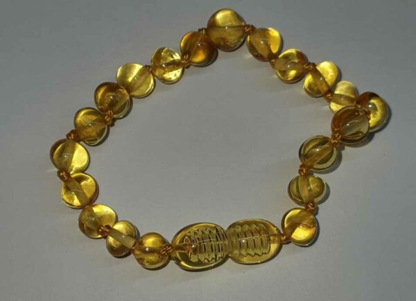 Ambre Bracelet bébé disponible dans notre boutique Le Monde des Stones à Charroux
