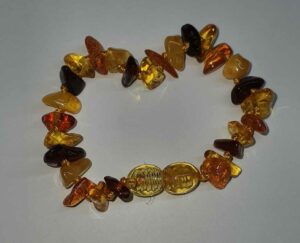 Ambre Bracelet bébé disponible dans notre boutique Le Monde des Stones à Charroux
