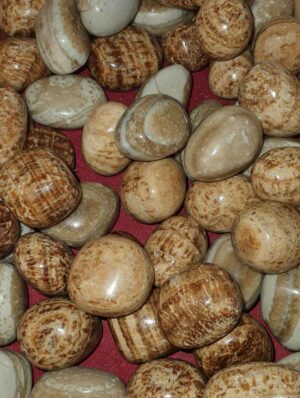 Aragonite pierre rouléedisponible dans notre boutique Le Monde des Stones à Charroux