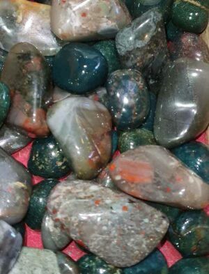 Héliotrope pierre roulée disponible dans notre boutique Le Monde des Stones à Charroux