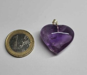 Améthyste pendentif cœur disponible dans notre boutique Le Monde des Stones à Charroux