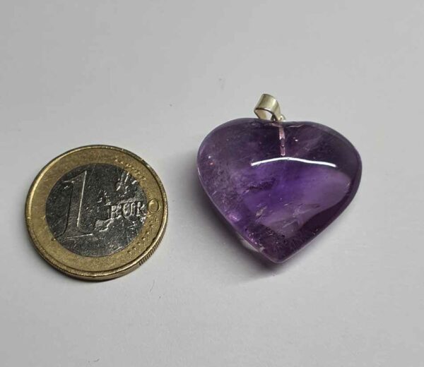 Améthyste pendentif cœur disponible dans notre boutique Le Monde des Stones à Charroux