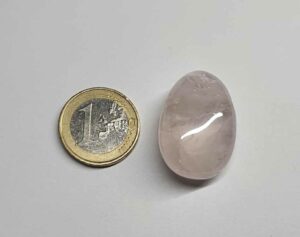 Quartz rose cabochon percé disponible dans notre boutique Le Monde des Stones à Charroux