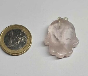 Quartz rose pendentif main disponible dans notre boutique Le Monde des Stones à Charroux