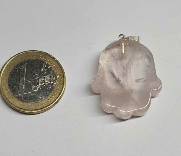 Quartz rose pendentif main disponible dans notre boutique Le Monde des Stones à Charroux