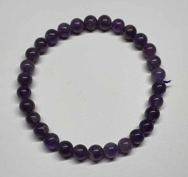 Améthyste 6 mm disponible dans notre boutique le monde des stones à charroux