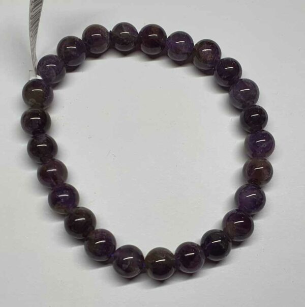 Améthyste bracelet boule 8 mm disponible dans notre boutique le monde des stones à charroux