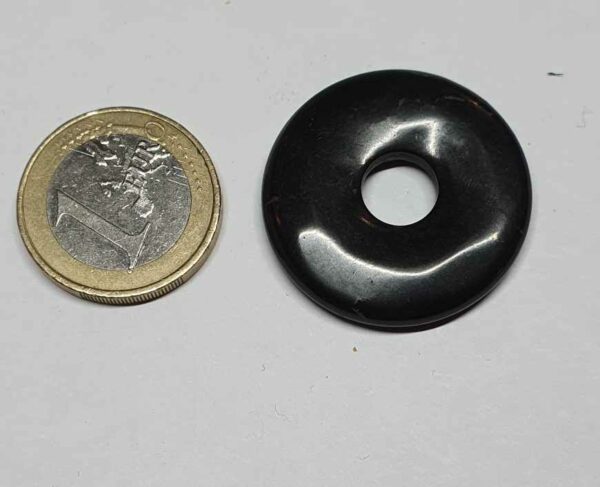Shungite pendentif donuts disponible dans notre boutique Le Monde des Stones à Charroux
