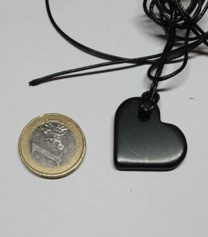 Shungite pendentif cœur disponible dans notre boutique Le Monde des Stones à Charroux