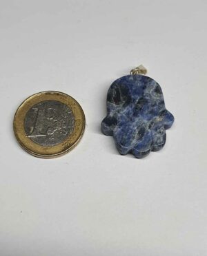 Sodalite pendentif main disponible dans notre boutique Le Monde des Stones à Charroux