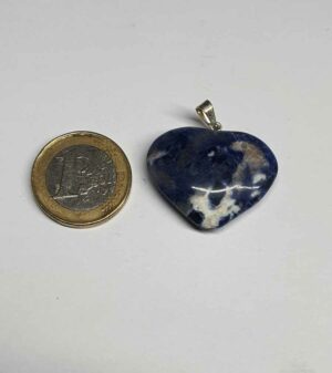 Sodalite pendentif cœur disponible dans notre boutique Le Monde des Stones à Charroux
