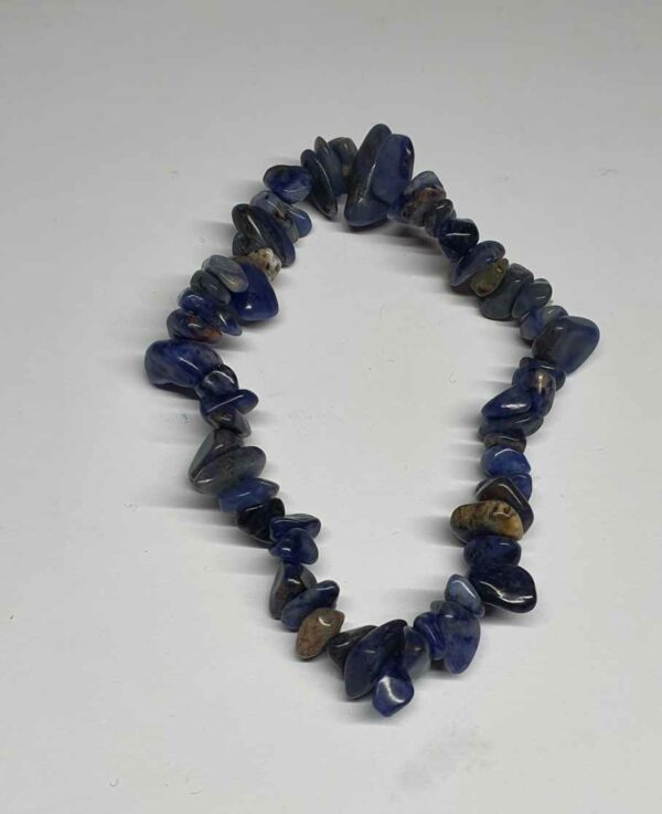 Sodalite bracelet baroque disponible dans notre boutique Le Monde des Stones à Charroux