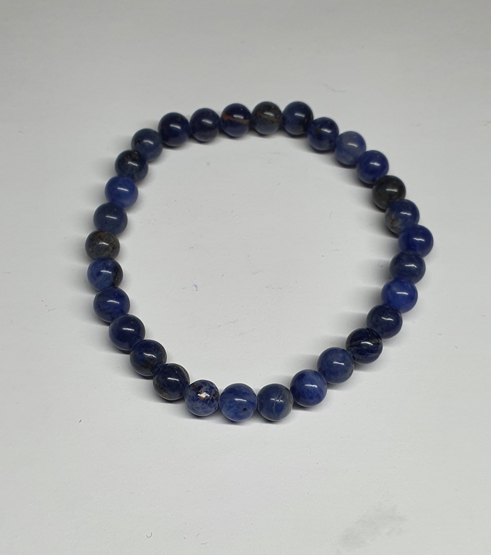 Sodalite Bracelet boule 6mm disponible dans notre boutique le monde des stones à charroux