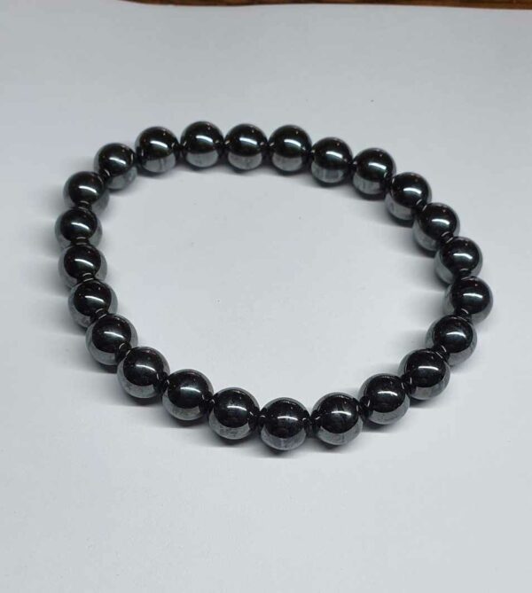 Hématite bracelet boule 8mm disponible dans notre boutique Le Monde des Stones à Charroux