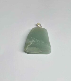 Aigue-marine pendentif pierre plate disponible dans notre boutique Le Monde des Stones à Charroux