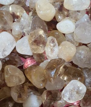 Citrine pierre roulée disponible dans notre boutique Le Monde des Stones à Charroux