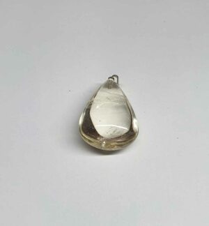 Citrine pendentif goutte disponible dans notre boutique Le Monde des Stones à Charroux