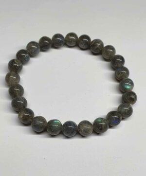 Labradorite bracelet boule 8mm disponible dans notre boutique Le Monde des Stones à Charroux