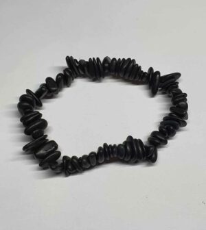 Shungite bracelet baroque disponible dans notre boutique Le Monde des Stones à Charroux