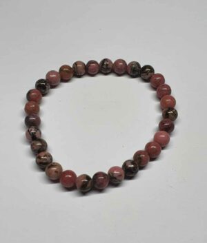 Rhodonite bracelet boule 6mm disponible dans notre boutique Le Monde des Stones à Charroux