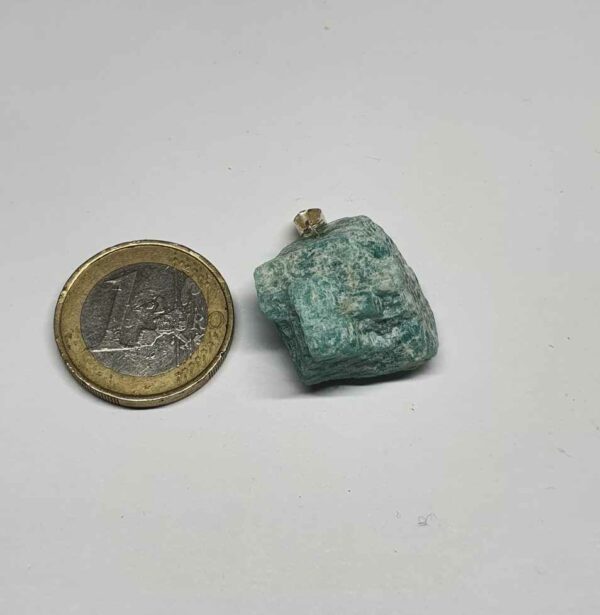 amazonite pendentif pierre brute disponible dans notre boutique Le Monde des Stones à Charroux