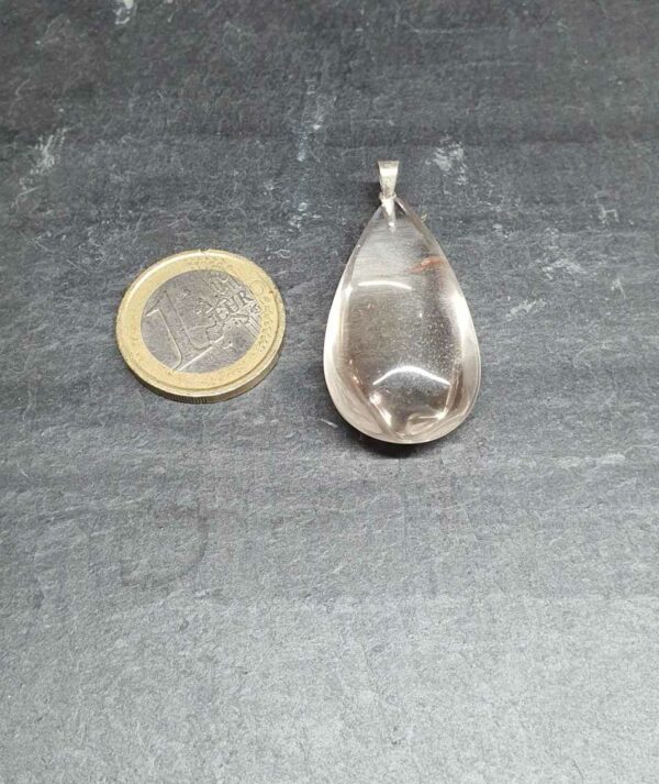 Cristal de roche pendentif goutte disponible dans notre boutique le monde des stones à charroux
