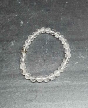 Cristal de roche bracelet boule 6mm disponible dans notre boutique Le Monde des Stones à Charroux