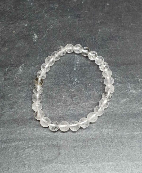 Cristal de roche bracelet boule 6mm disponible dans notre boutique Le Monde des Stones à Charroux