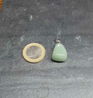 Aventurine verte pendentif pierre roulée disponible dans notre boutique Le Monde des Stones à Charroux