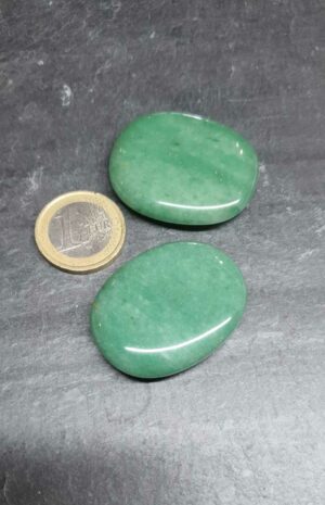 Aventurine verte pierre plate disponible dans notre boutique Le Monde des Stones à Charroux