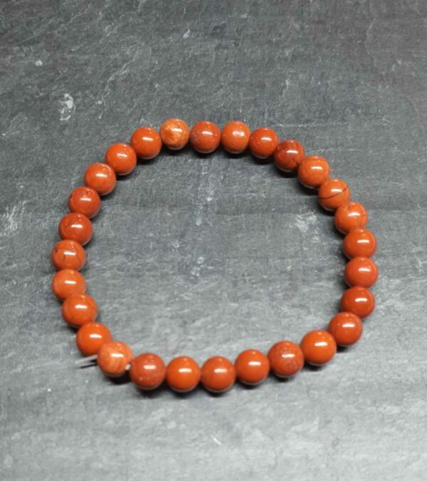 Jaspe rouge bracelet boule 6mm disponible dans notre boutique Le Monde des Stones à Charroux