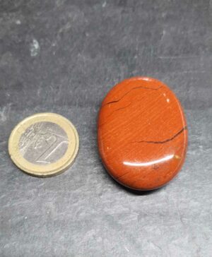 Jaspe rouge galet plat disponible dans notre boutique Le Monde des Stones à Charroux