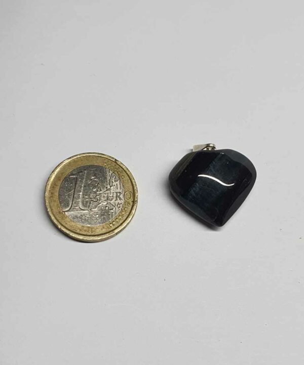 Œil de faucon pendentif cœur disponible dans notre boutique Le Monde des Stones à Charroux