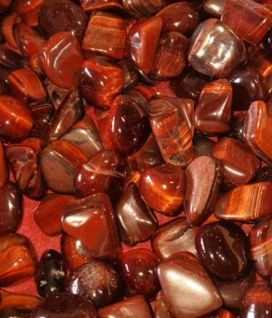 Œil de taureau pierre roulée disponible dans notre boutique Le Monde des Stones à Charroux