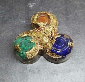 Orgonite anti-douleurs créée et disponible à la boutique Le Monde des Stones à Charroux
