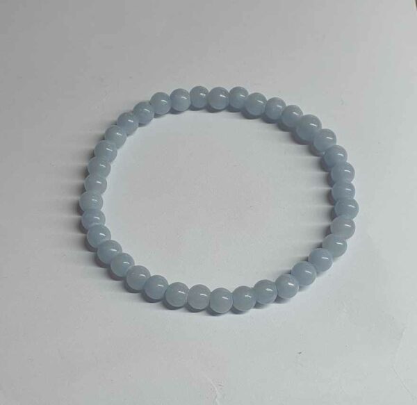 angélite bracelet boules 6mm disponible dans notre boutique Le Monde des Stones à Charroux