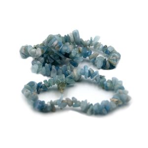 Bracelet chips en Aigue-marine disponible dans notre boutique le monde des stones à Charroux