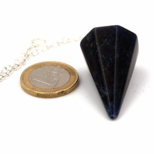 pendule en pierre sodalite disponible à la vente dans notre boutique le monde des stones à Charroux