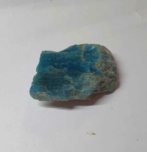Apatite pierre brute 1 face polie 3.5 X 2.2 cm