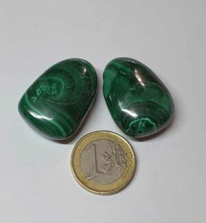 Malachite cabochon percé