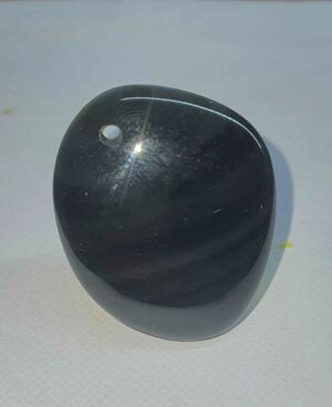 Pendentif obsidienne œil céleste disponible dans notre boutique Le Monde des Stones à Charroux