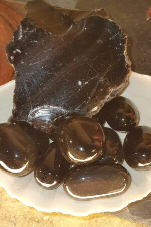 Obsidienne Œil céleste disponible dans notre boutique Le Monde des Stones à Charroux